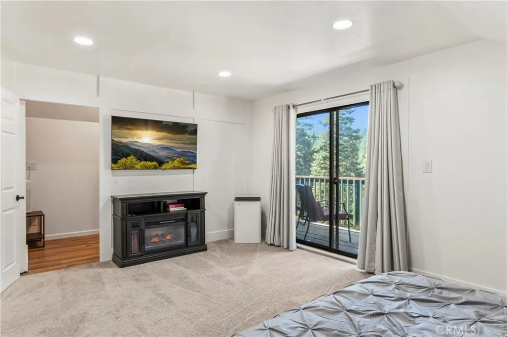 899 Blueridge Drive Lake Arrowhead, CA 92385