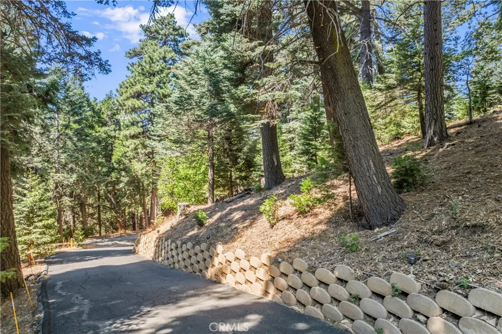 899 Blueridge Drive Lake Arrowhead, CA 92385