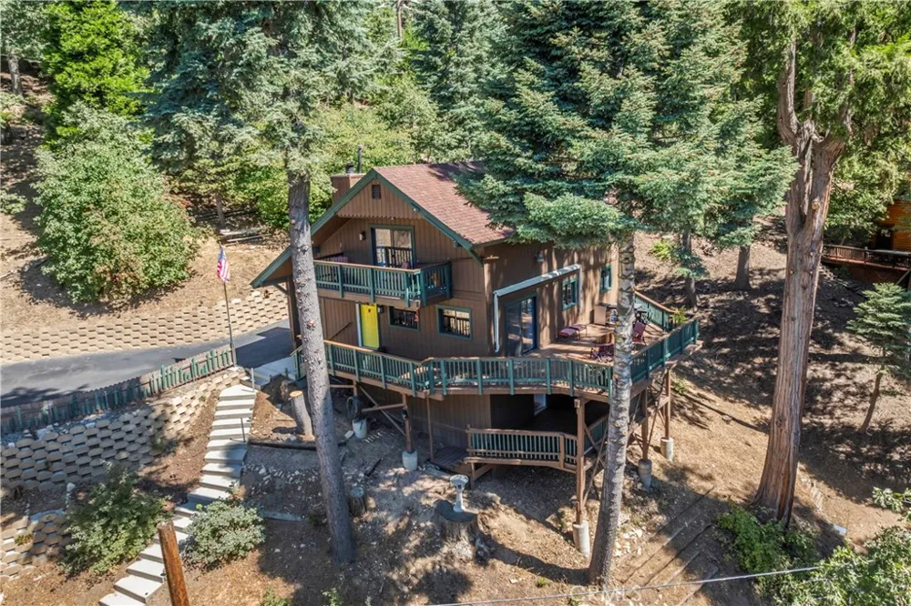 899 Blueridge Drive Lake Arrowhead, CA 92385