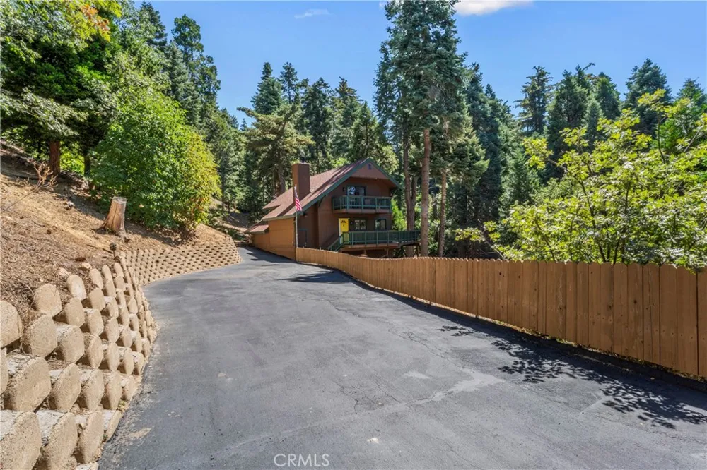 899 Blueridge Drive Lake Arrowhead, CA 92385