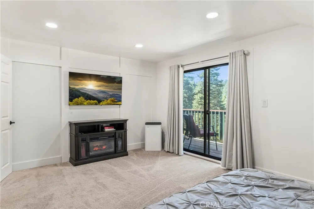 899 Blueridge Drive Lake Arrowhead, CA 92385