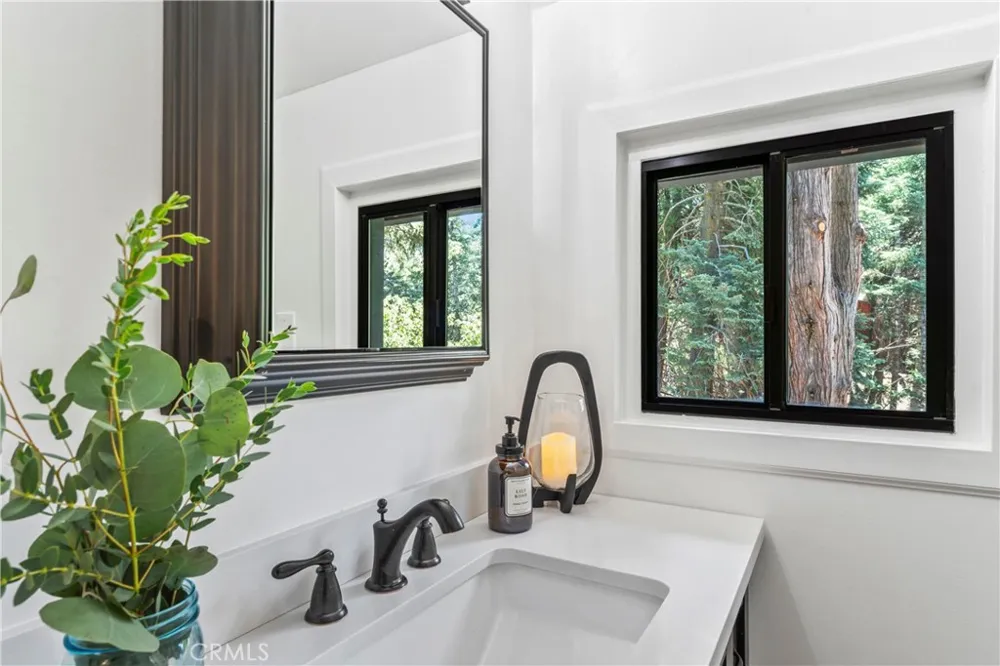 899 Blueridge Drive Lake Arrowhead, CA 92385