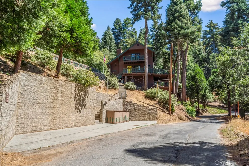 899 Blueridge Drive Lake Arrowhead, CA 92385
