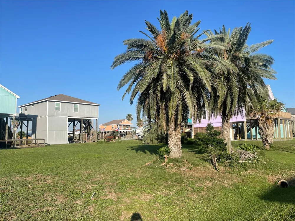 956 S Tinkle Lane Crystal Beach, TX 77650