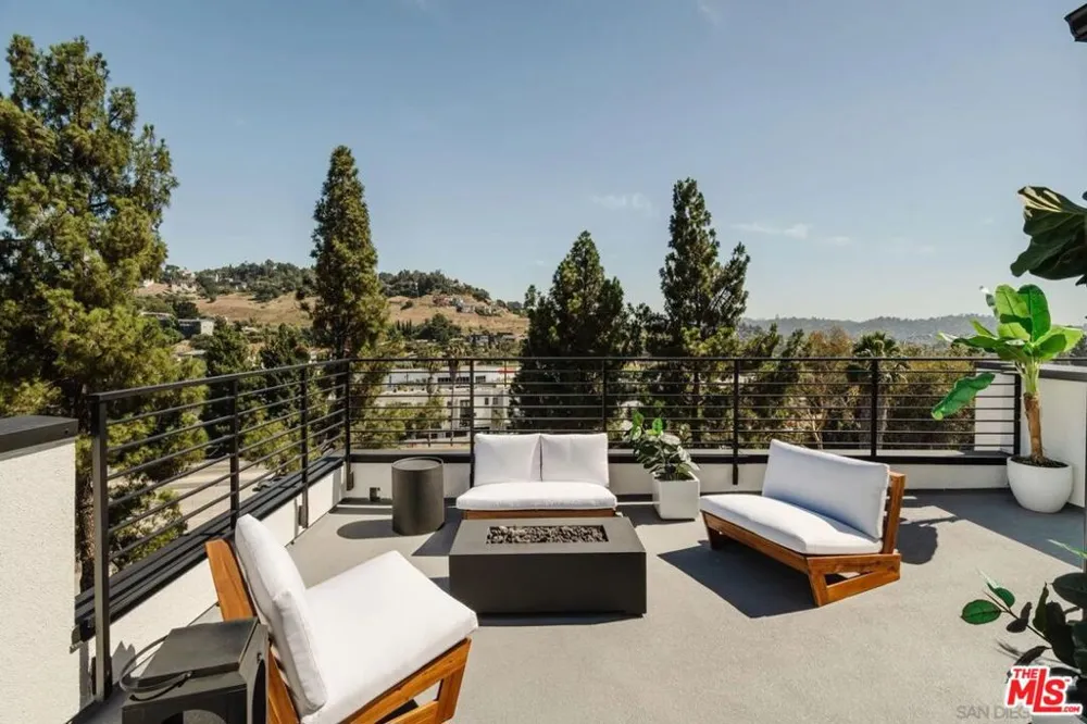 3852 Emery Lane Los Angeles, CA 90065