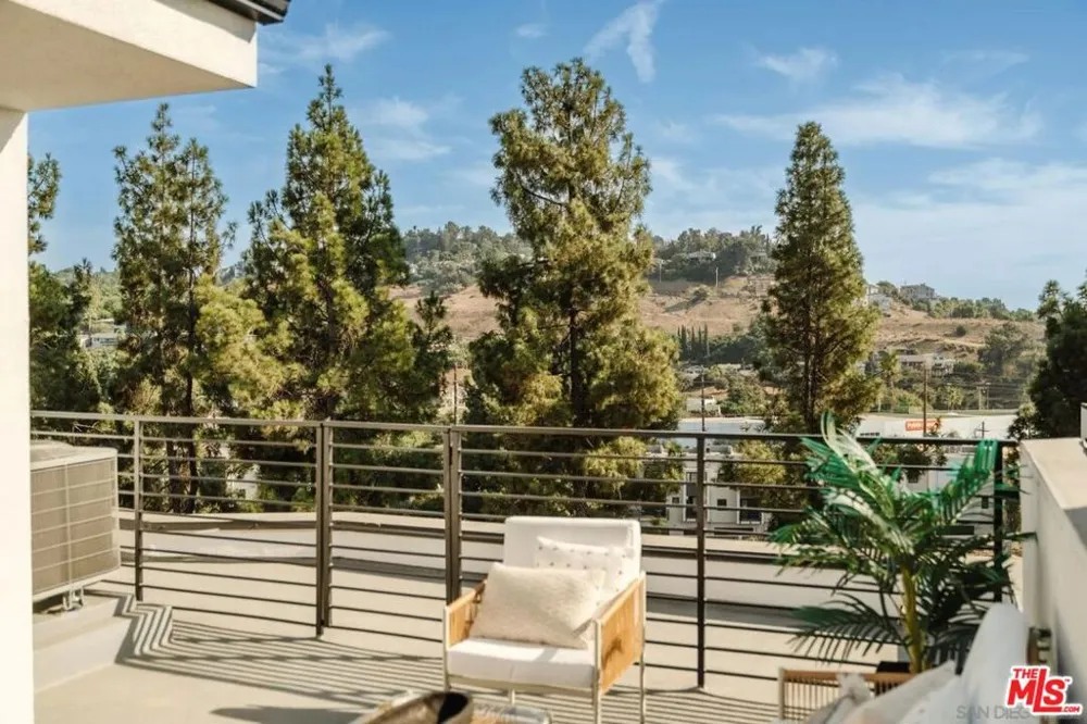 3852 Emery Lane Los Angeles, CA 90065