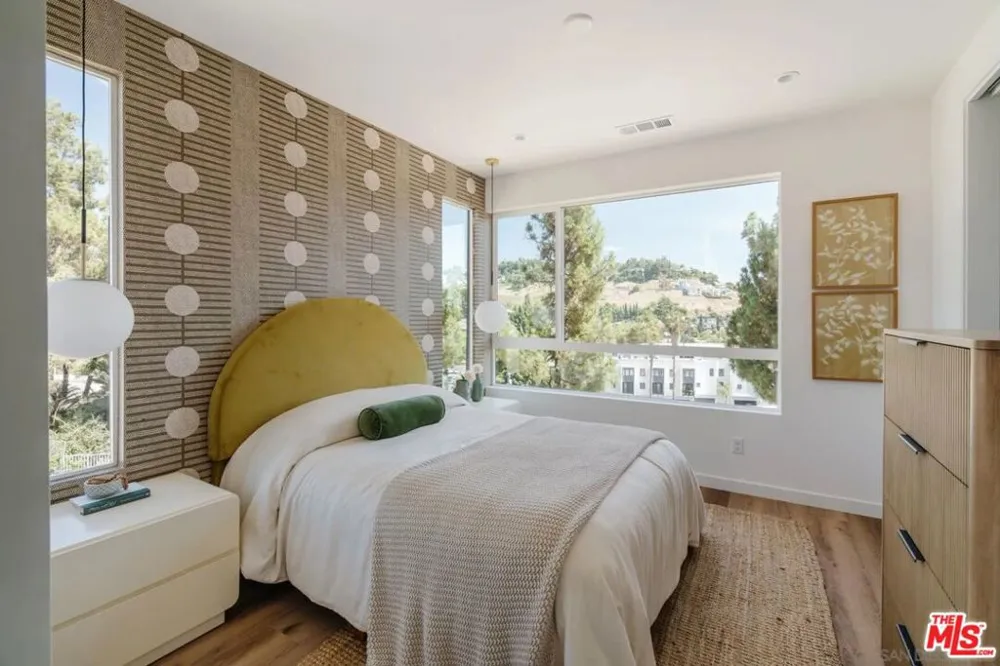 3852 Emery Lane Los Angeles, CA 90065