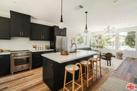 3858 Emery Lane