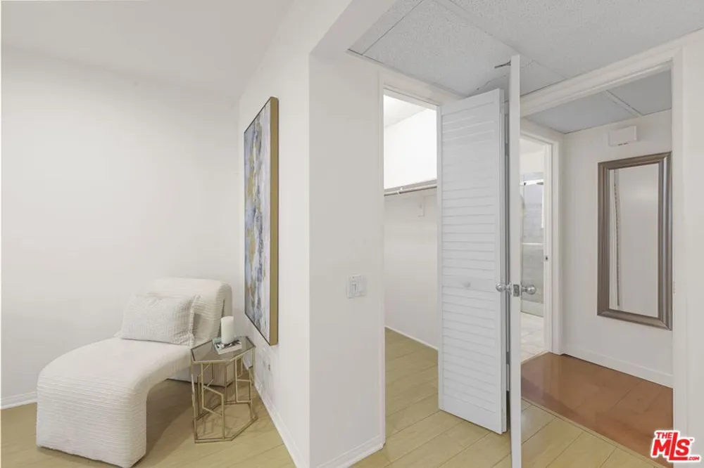 532 Rossmore Avenue #203 Los Angeles, CA 90004