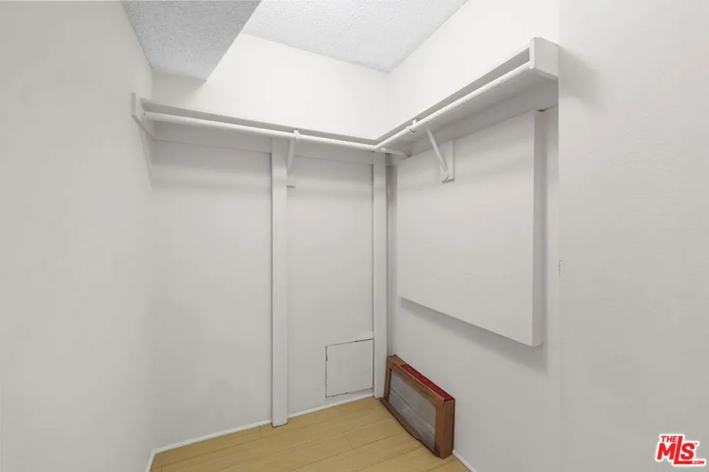532 Rossmore Avenue #203 Los Angeles, CA 90004