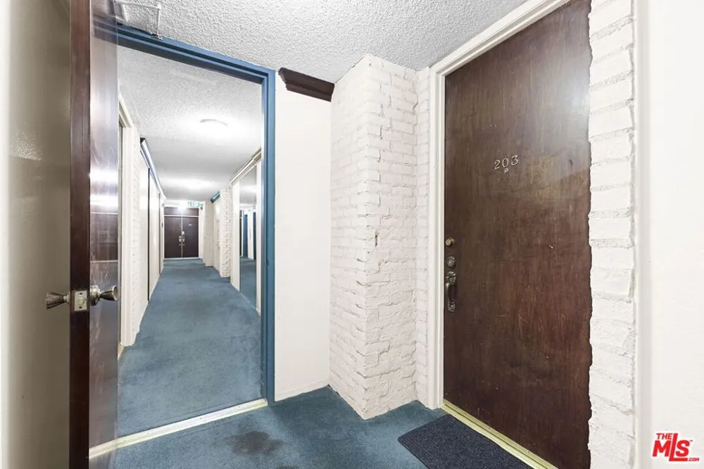 532 Rossmore Avenue #203 Los Angeles, CA 90004