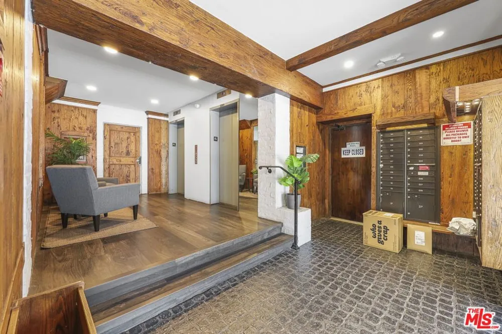 532 Rossmore Avenue #203 Los Angeles, CA 90004