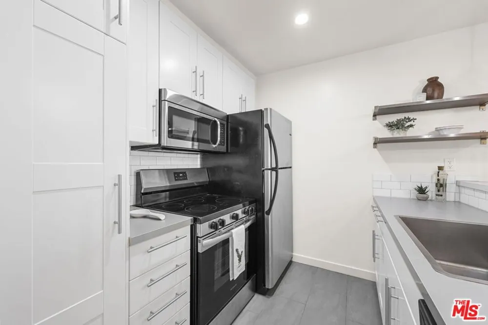 532 Rossmore Avenue #203 Los Angeles, CA 90004