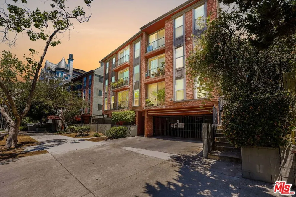 532 Rossmore Avenue #203 Los Angeles, CA 90004