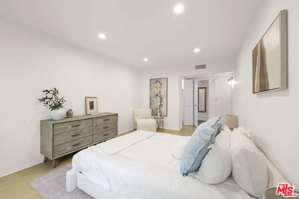 532 Rossmore Avenue #203 Los Angeles, CA 90004
