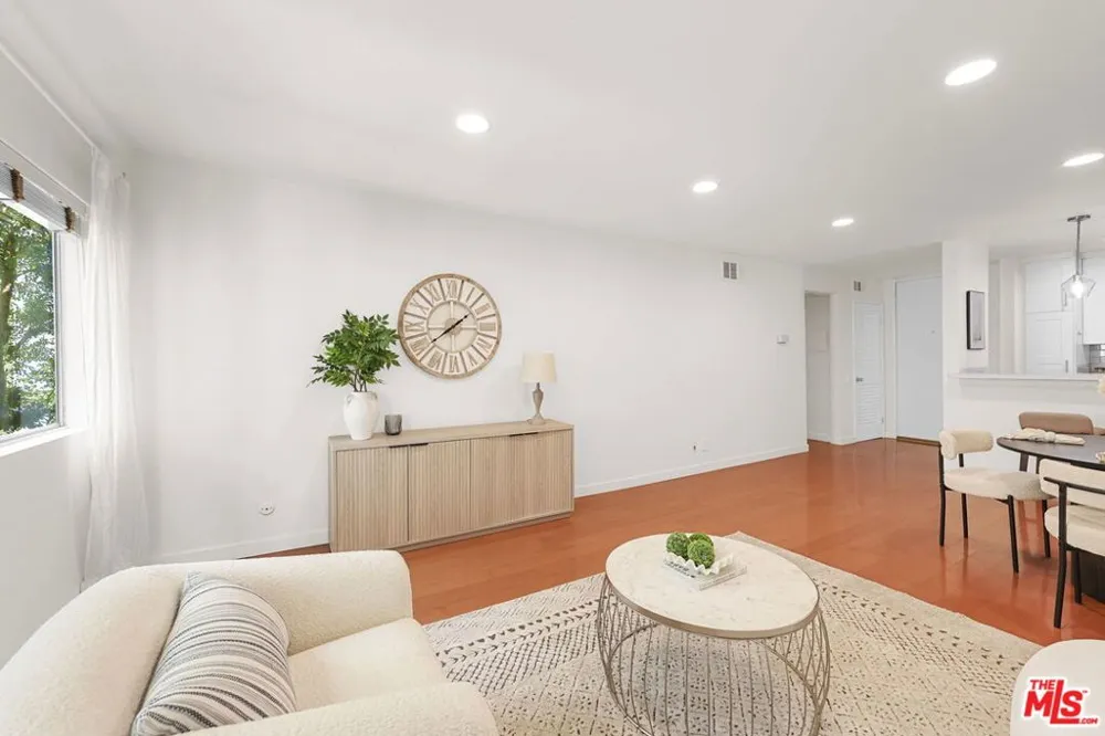 532 Rossmore Avenue #203 Los Angeles, CA 90004
