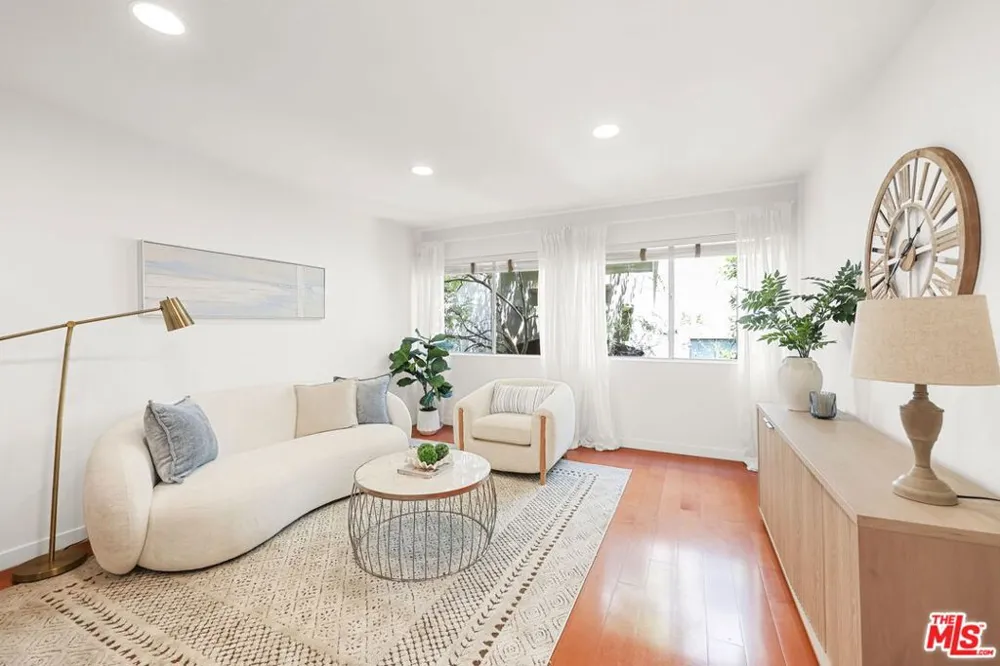 532 Rossmore Avenue #203 Los Angeles, CA 90004