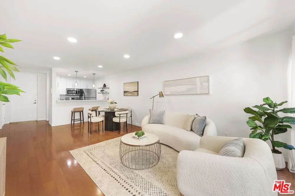 532 Rossmore Avenue #203 Los Angeles, CA 90004