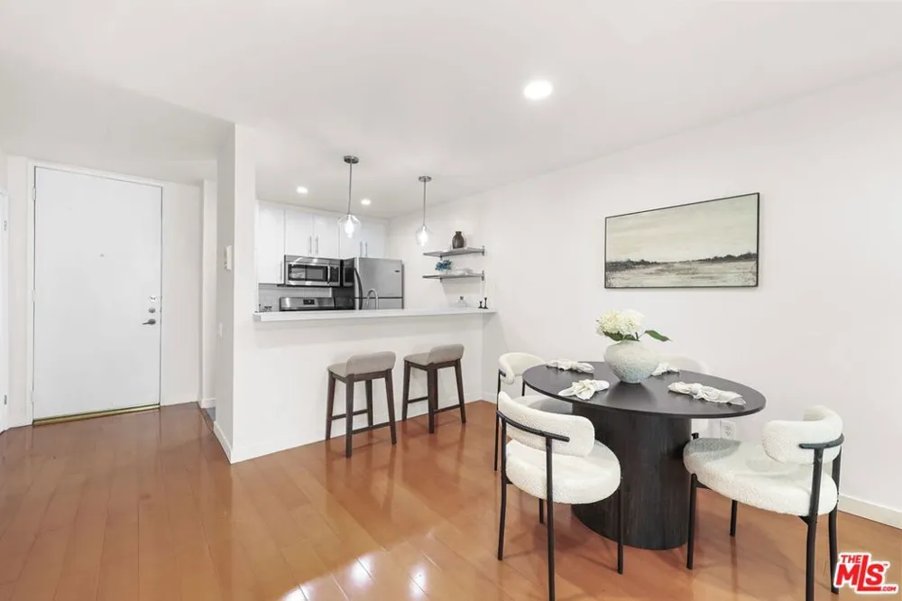 532 Rossmore Avenue #203 Los Angeles, CA 90004