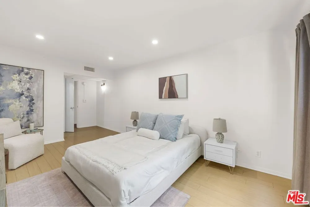 532 Rossmore Avenue #203 Los Angeles, CA 90004