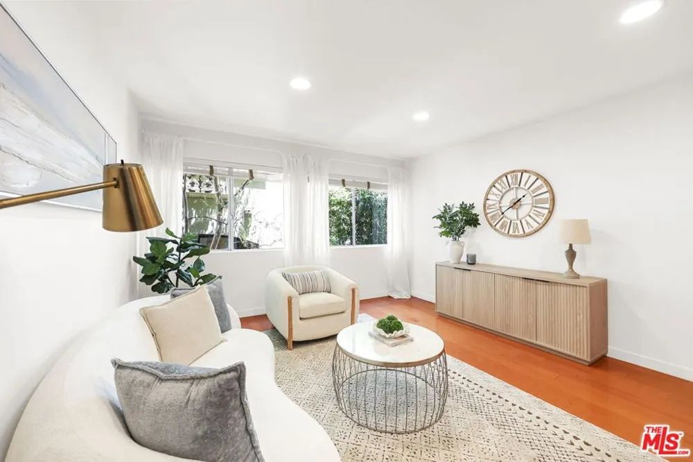 532 Rossmore Avenue #203 Los Angeles, CA 90004