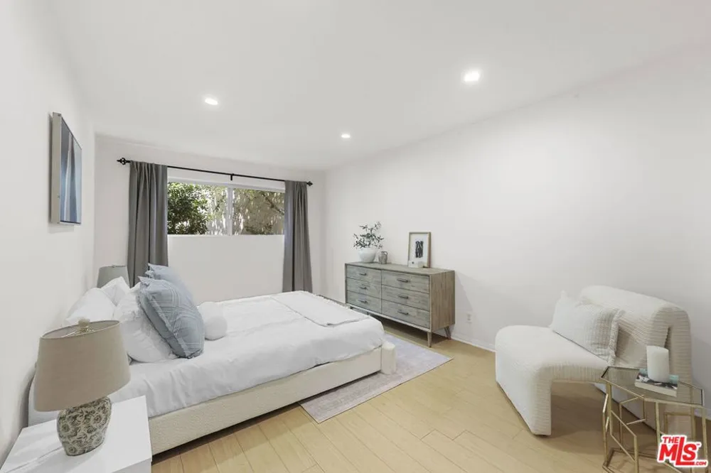 532 Rossmore Avenue #203 Los Angeles, CA 90004