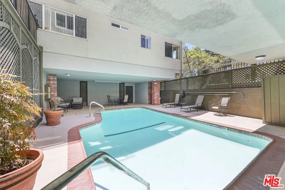 532 Rossmore Avenue #203 Los Angeles, CA 90004