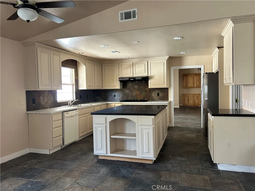 13955 Okesa Apple Valley, CA 92307