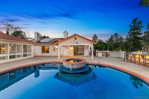 2389 Victoria Circle