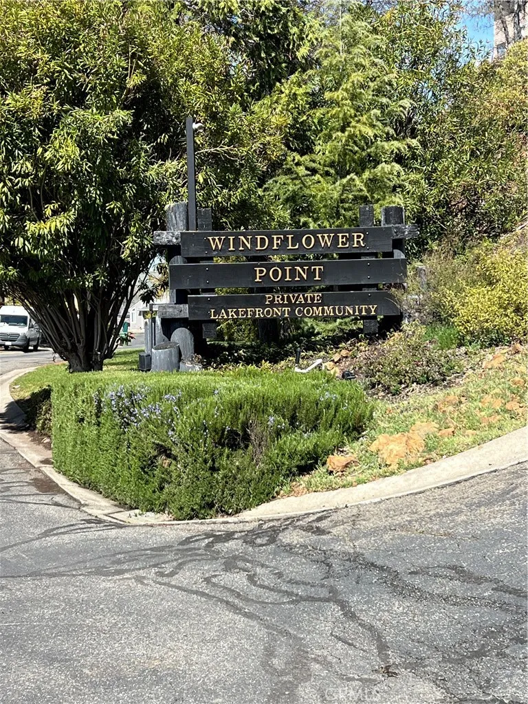 9511 Windflower Pt Clearlake, CA 95422