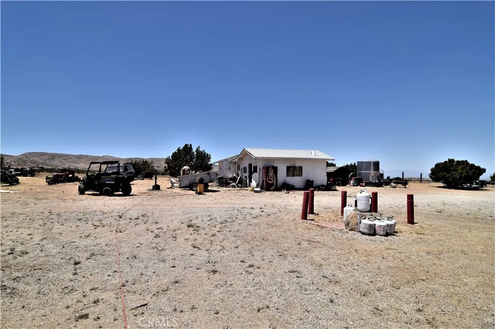 10140 Arrow Littlerock, CA 93543