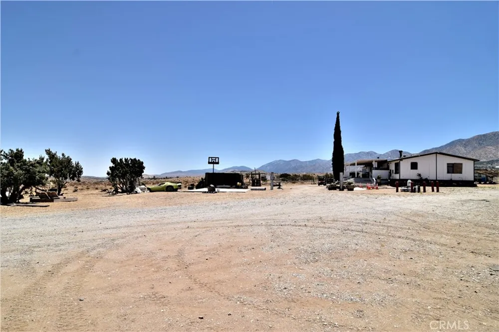 10140 Arrow Littlerock, CA 93543