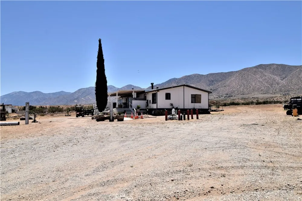 10140 Arrow Littlerock, CA 93543