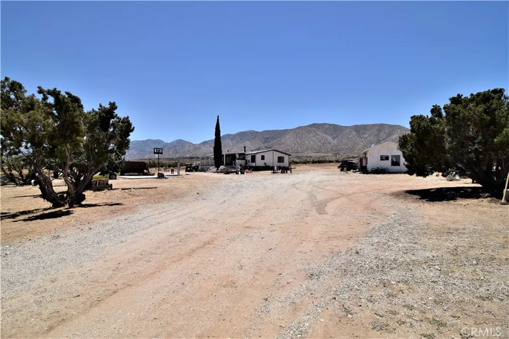 10140 Arrow Littlerock, CA 93543