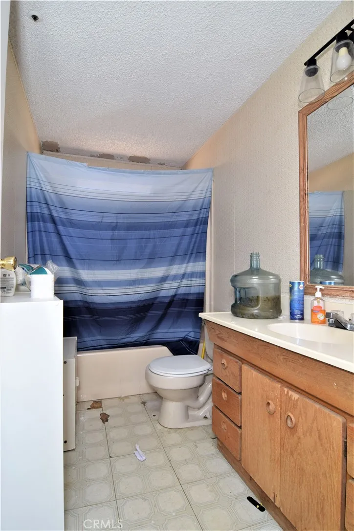 10140 Arrow Littlerock, CA 93543