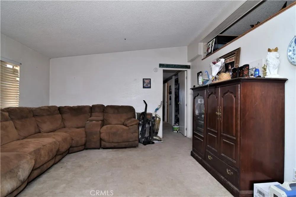 10140 Arrow Littlerock, CA 93543