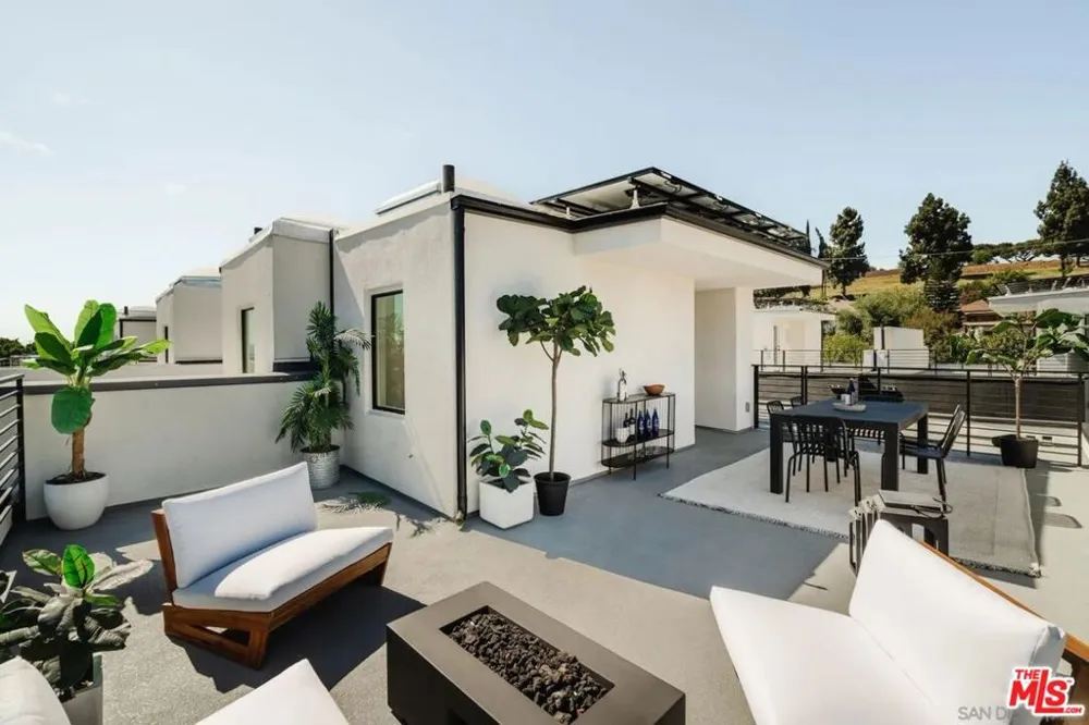 3862 Emery Lane Los Angeles, CA 90065