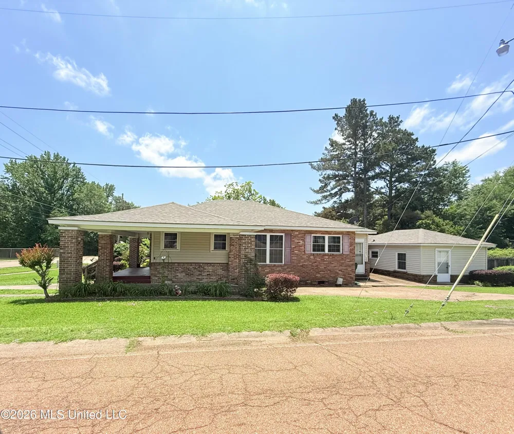 400 Newton Street Crystal Springs, MS 39059
