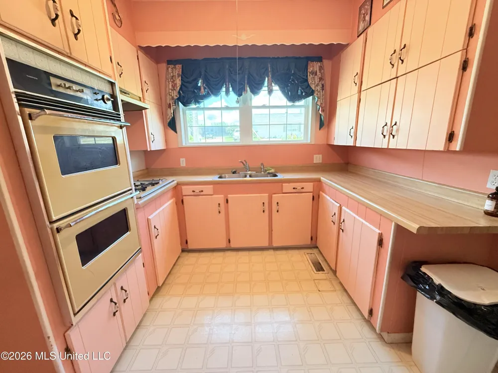 400 Newton Street Crystal Springs, MS 39059