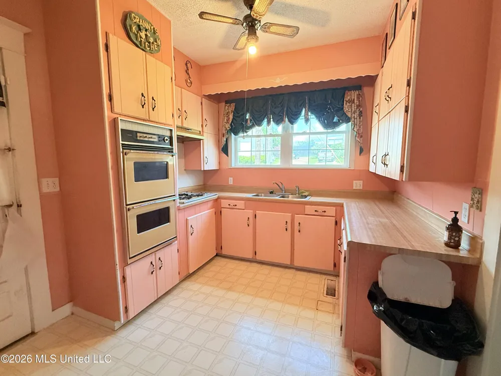 400 Newton Street Crystal Springs, MS 39059
