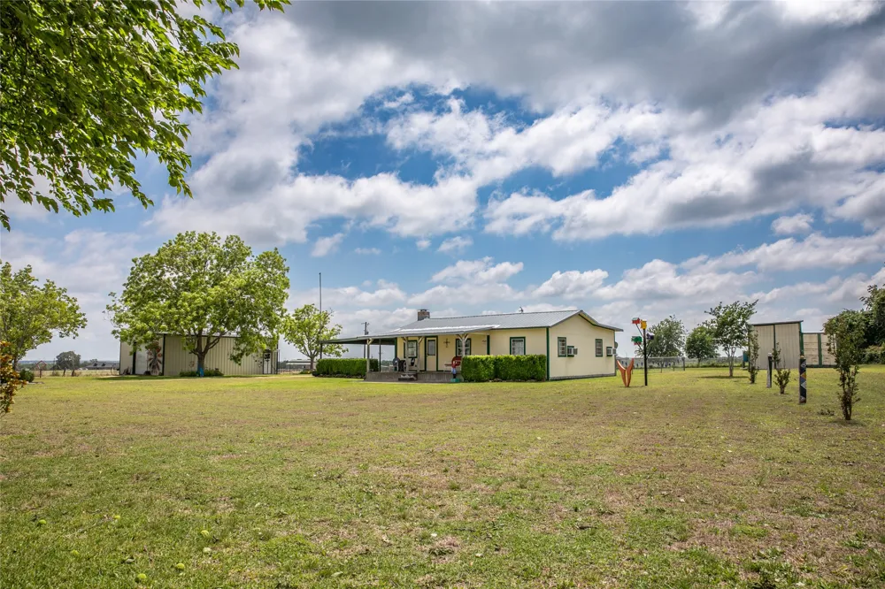 2603 McNelly Lane Burton, TX 77835