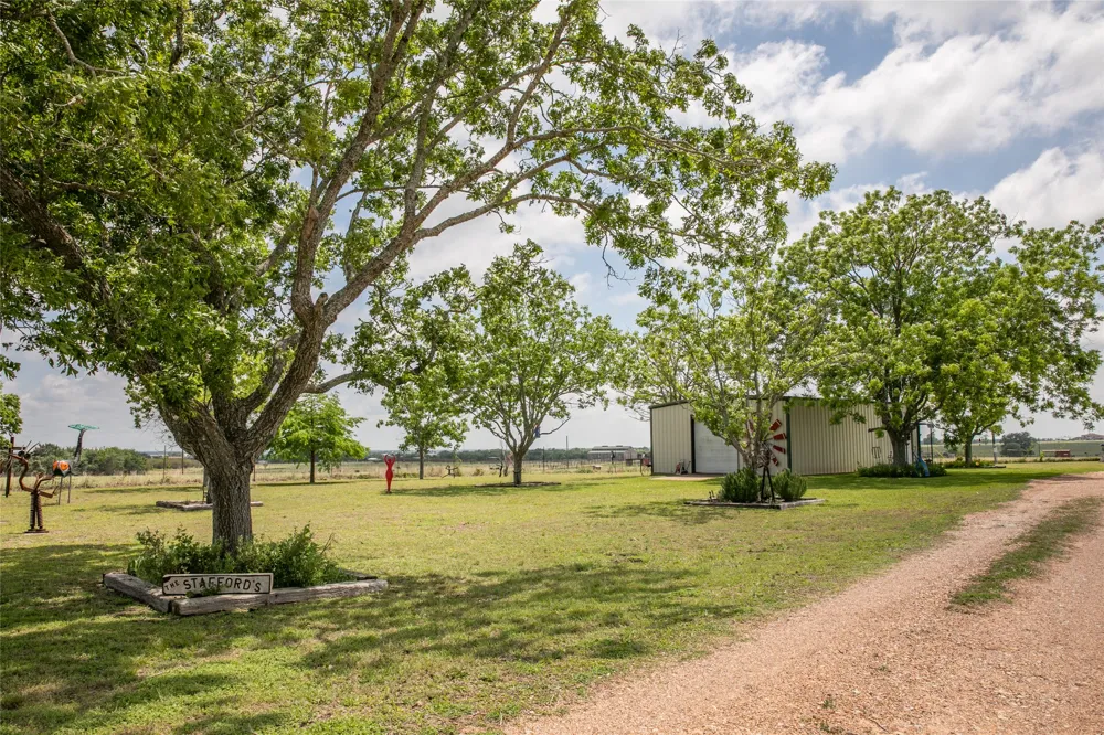 2603 McNelly Lane Burton, TX 77835