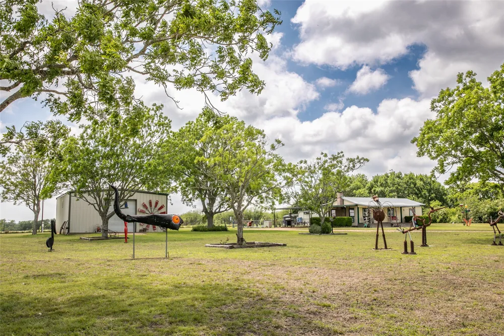 2603 McNelly Lane Burton, TX 77835