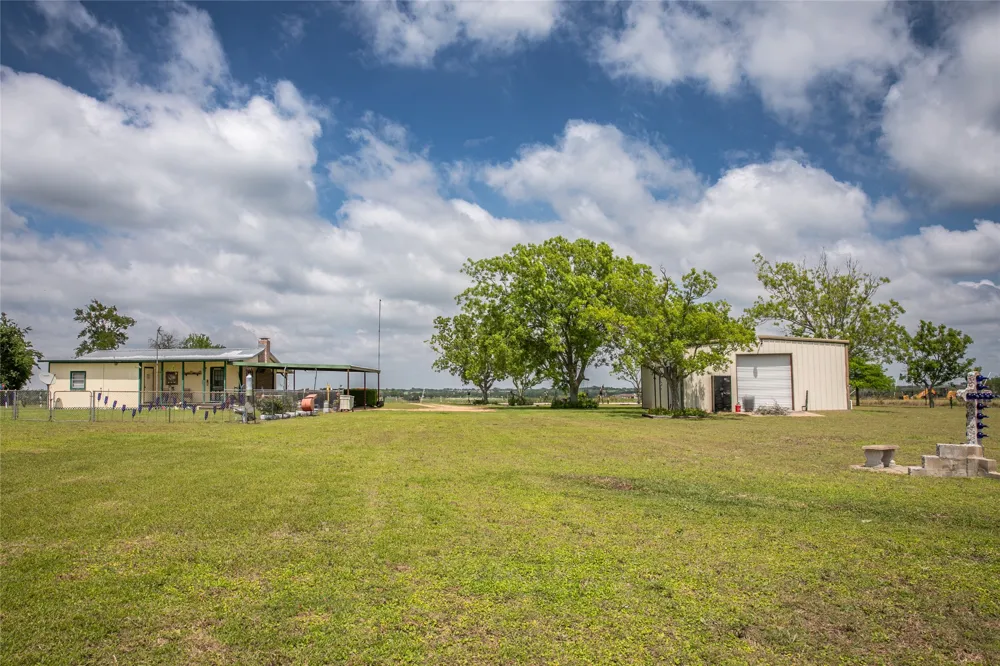 2603 McNelly Lane Burton, TX 77835