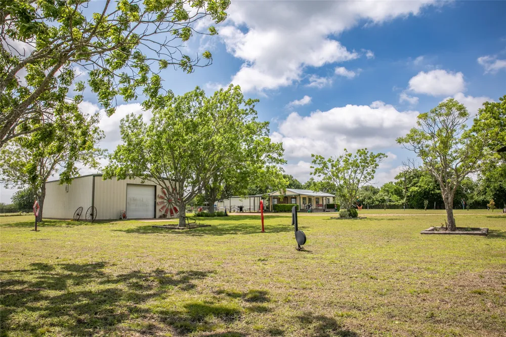 2603 McNelly Lane Burton, TX 77835