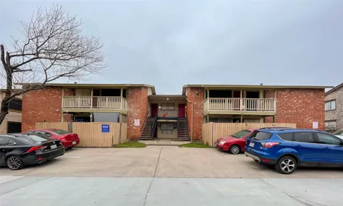 8907 Parkfield Drive #204