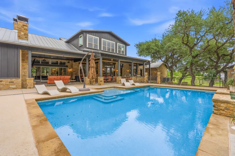 1550 Trebled Waters Trail Driftwood, TX 78619