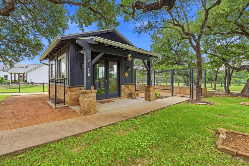 1550 Trebled Waters Trail Driftwood, TX 78619
