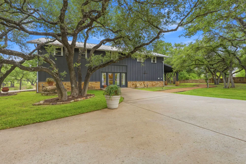 1550 Trebled Waters Trail Driftwood, TX 78619