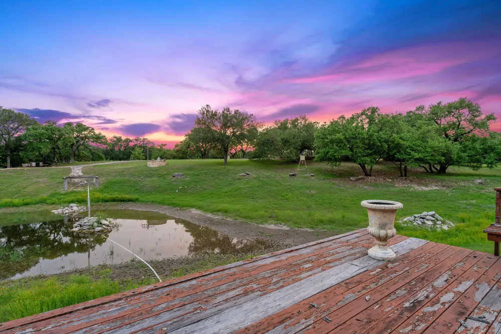 1550 Trebled Waters Trail Driftwood, TX 78619